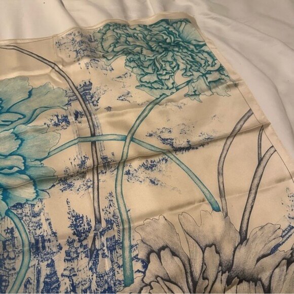 Satin Scarf Women neckerchief Shawl Floral Scene 21"x21" peony-style blooms - Picture 6 of 13